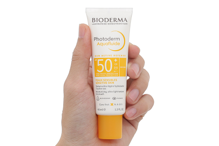 Kem chống nắng khô thoáng, giảm bóng nhờn Photoderm AQUAFLUIDE SPF50+