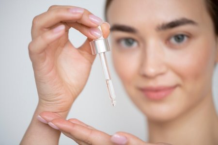 Serum dưỡng da là gì? Hướng dẫn tối ưu hóa hiệu quả của serum trên da