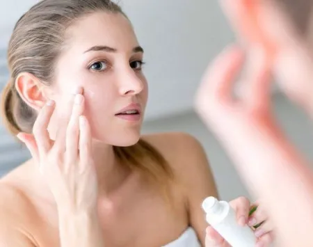 Dùng Retinol bị kích ứng vùng mắt